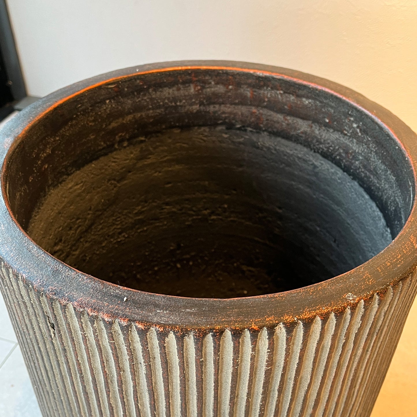 チャコールストライプポット_接写