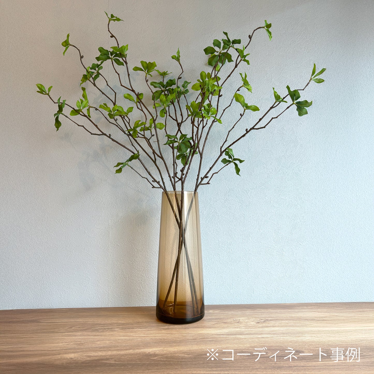 琥珀色ガラスベース 円すい型 高さ27cm事例2