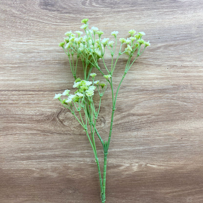 カスミソウ künstlicheの花のアップ。リアルな質感と細やかなディテールが魅力。