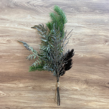 ナチュラルグリーンスワッグ künstlicheの全体写真。全長約47cmのフェイクグリーンで、豊かな緑の葉や枝がナチュラルな雰囲気を演出します。